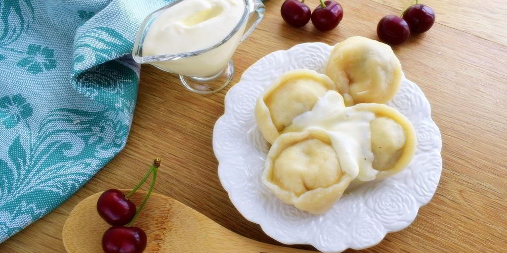 Как приготовить пельмени с вишней и творогом