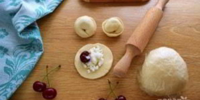 Рецепт пельменей с вишней и творогом