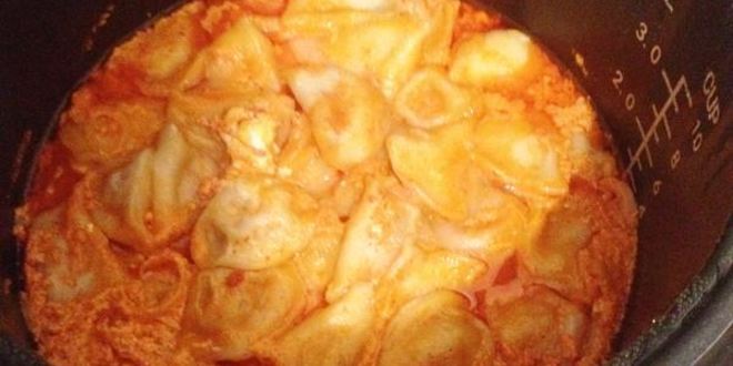 Рецепт пельменей тушеных с соусом в мультиварке