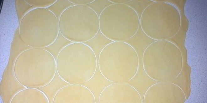 Рецепт пельменей-ушек из морковного теста