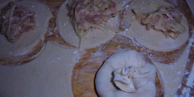 Рецепт пикантных паровых пельменей с картофелем и мясом
