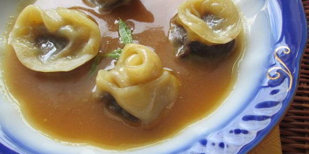 Как приготовить шоколадные пельмени в соусе из манго