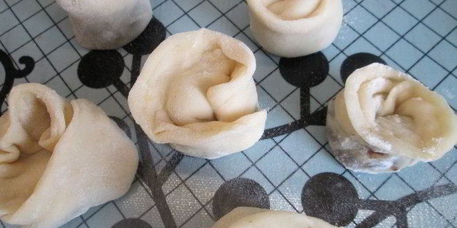 Рецепт шоколадных пельменей в соусе из манго