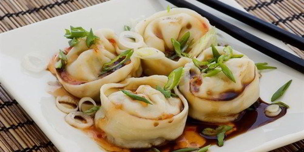 Как приготовить японские пельмени с креветками, каштанами и шпинатом