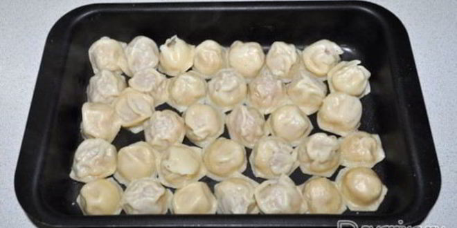 Рецепт запеченных пельменей с грибами и соусом