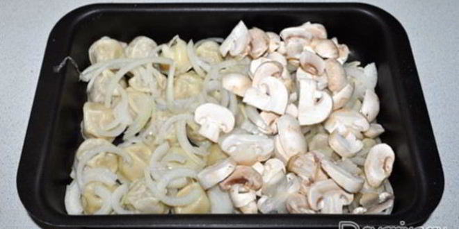 Рецепт запеченных пельменей с грибами и соусом