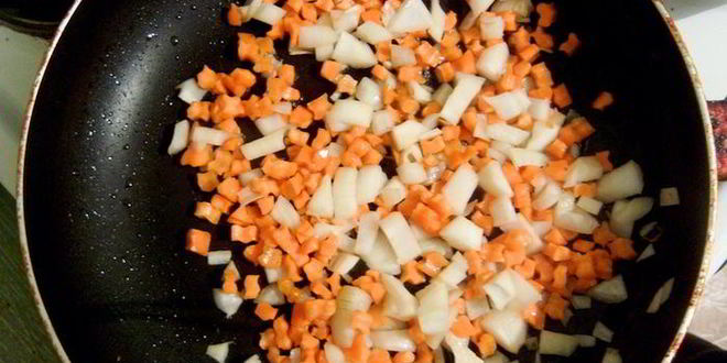 Рецепт грибного рагу с яйцом пашот и крутонами