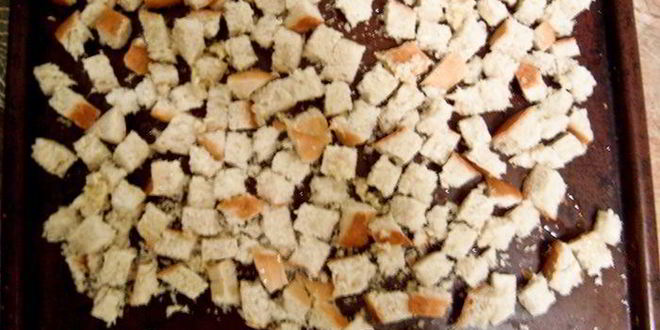 Рецепт грибного рагу с яйцом пашот и крутонами