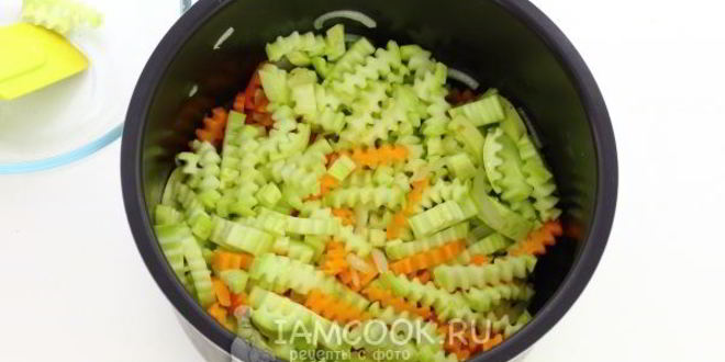 Рецепт овощного рагу с кабачками и капустой в мультиварке