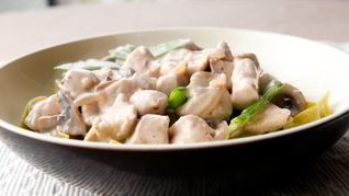 Рецепт Пикантного куриного фрикасе с грибами