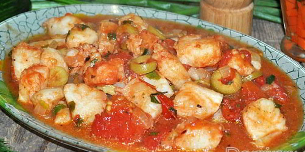 Как приготовить рагу из морского окуня с оливками и томатами