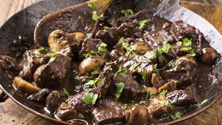 Рецепт Рагу из оленины в пивном соусе