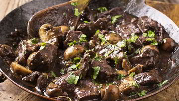 Рецепт Рагу из оленины в пивном соусе