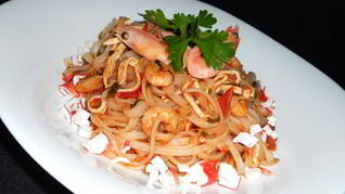 Рецепт Рисовой лапши с креветками и крабовыми палочками