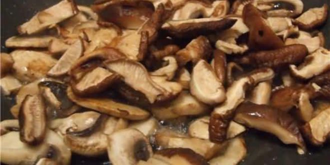 Рецепт рисовой лапши с креветками, мидиями и овощами