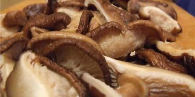 Рецепт рисовой лапши с креветками, мидиями и овощами