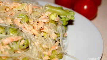 Рецепт Рисовой лапши с лососем и брокколи