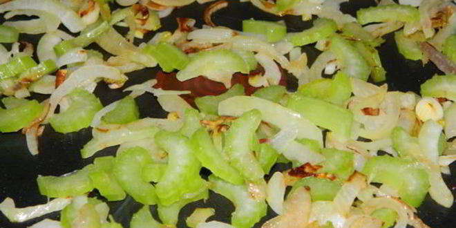 Рецепт фаршированной овощами рыба в шубке из бекона