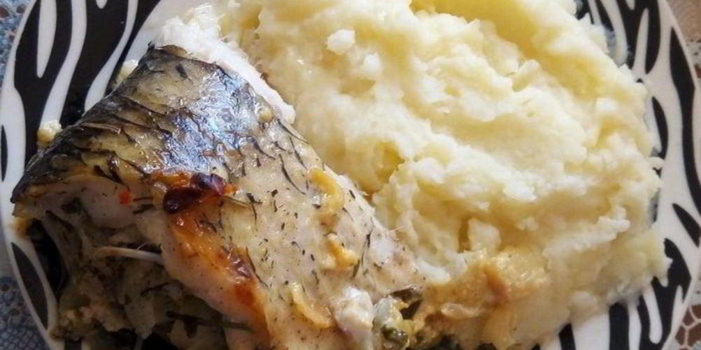 Как приготовить голавля, фаршированного луком и зеленью