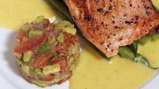 Рецепт Лосося на гриле с поджаренной томатной сальсой