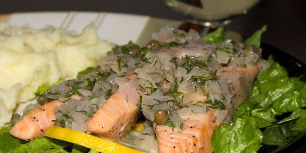 Как приготовить лосося под рыбным соусом