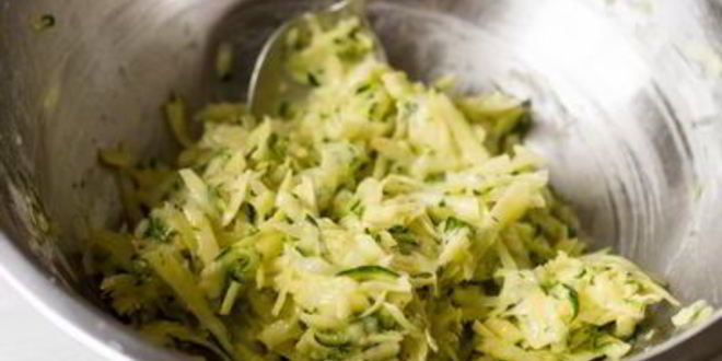 Рецепт лосося с миндальной корочкой и соусом из лисичек