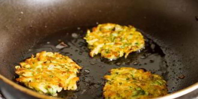 Рецепт лосося с миндальной корочкой и соусом из лисичек