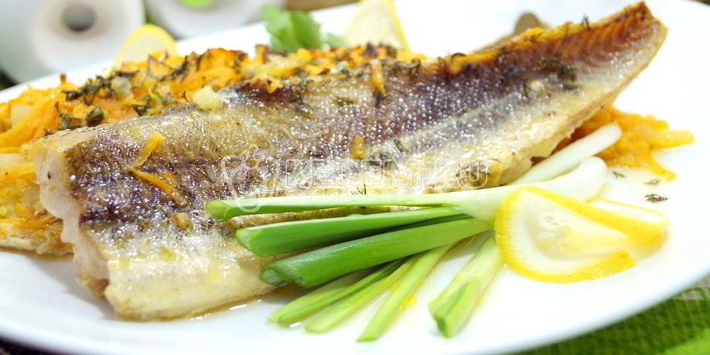 Как приготовить минтая запеченного с овощами