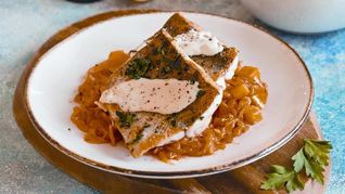 Рецепт Судака с тушеной капустой и соусом из рислинга