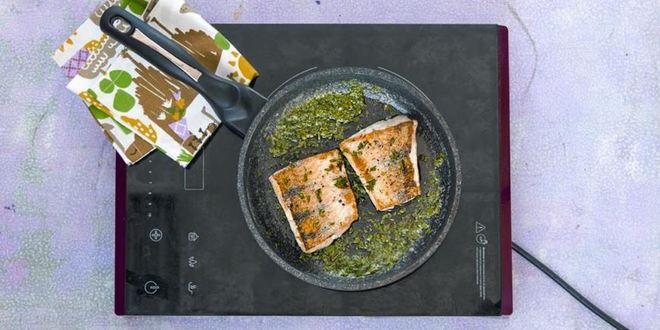 Рецепт судака с тушеной капустой и соусом из рислинга