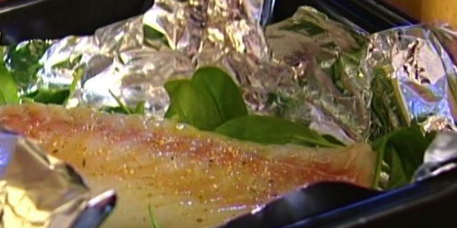 Рецепт запеченной трески с помидорами и шпинатом