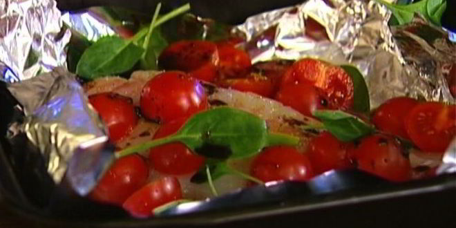 Рецепт запеченной трески с помидорами и шпинатом