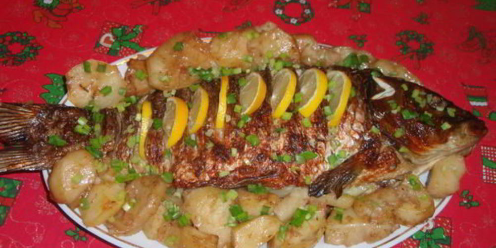 Как приготовить запеченного карпа