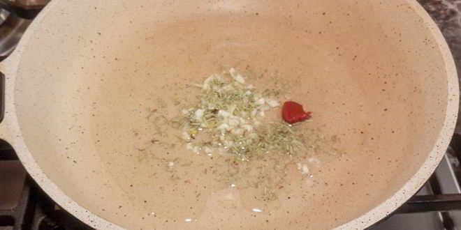 Рецепт жареных креветок с розмарином