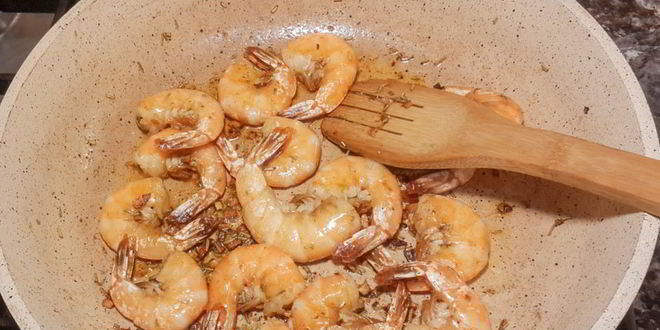 Рецепт жареных креветок с розмарином