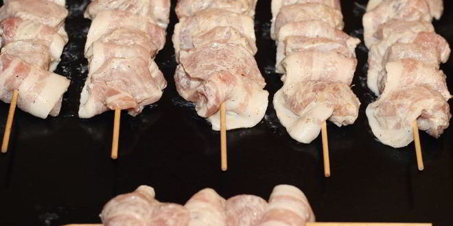 Рецепт куриных шашлычков в беконе