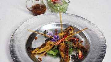 Рецепт Острых тайских шашлычков сатай со свежим салатом из огурца и ореховым соусом