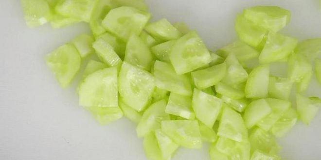 Рецепт острых тайских шашлычков сатай со свежим салатом из огурца и ореховым соусом