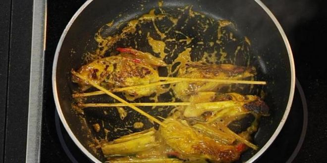 Рецепт острых тайских шашлычков сатай со свежим салатом из огурца и ореховым соусом