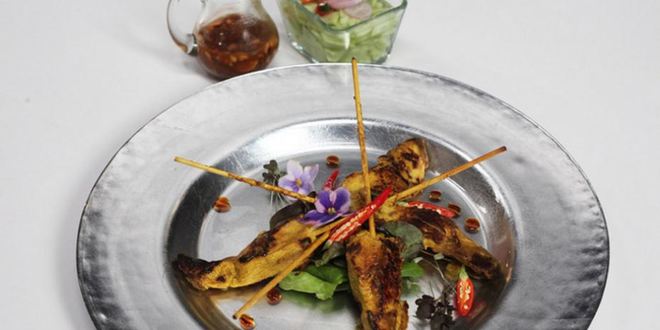 Рецепт острых тайских шашлычков сатай со свежим салатом из огурца и ореховым соусом