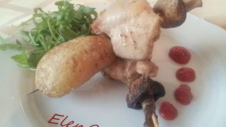 Рецепт Шашлычков из курочки с молодой картошечкой и шампиньонами