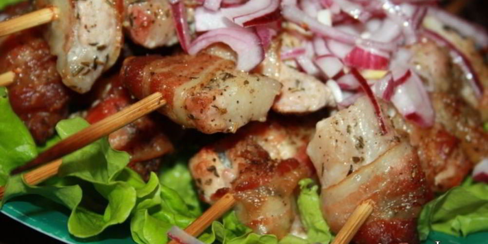 Как приготовить шашлычки из свиного карбонада в беконе