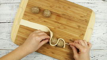 Рецепт Шашлыков из фарша со слоеным тестом