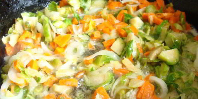 Рецепт капустного шницеля с грибами и овощами