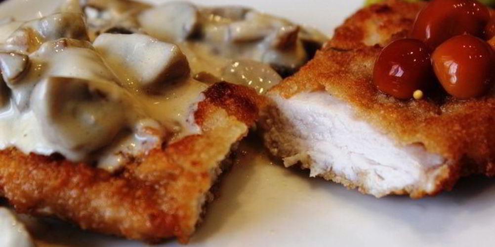 Как приготовить куриный шницель с грибным соусом
