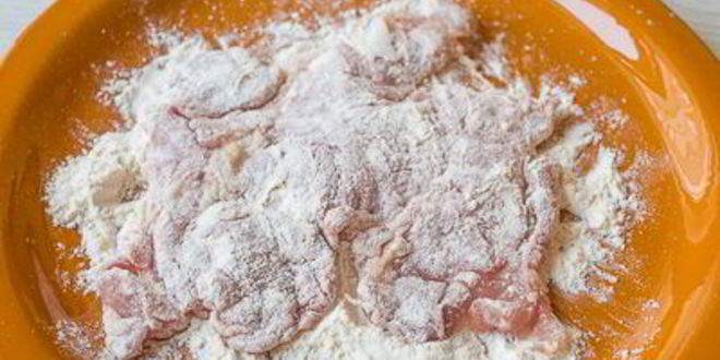 Рецепт шницеля из курицы с томатным салатом