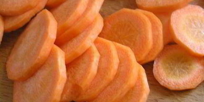 Рецепт сочного шницеля с яблоками и морковным гарниром