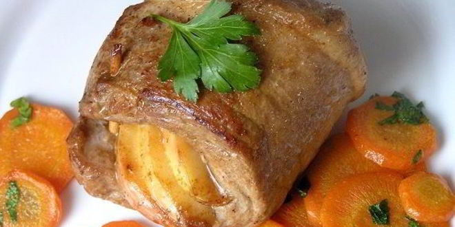 Рецепт сочного шницеля с яблоками и морковным гарниром