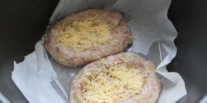 Рецепт свиного шницеля с сыром и яйцом в мультиварке