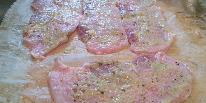 Рецепт свиных шницелей, запеченных в остром цыганском соусе